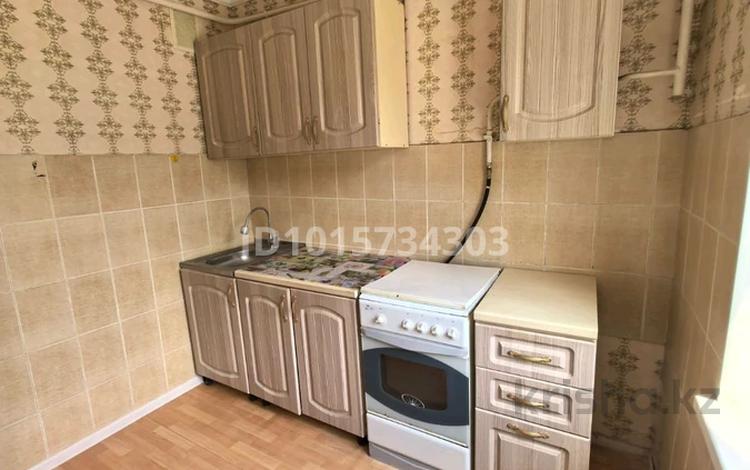 2-бөлмелі пәтер · 52 м² · 2/9 қабат, 2 ш/а. — рынок Алтай, бағасы: 15 млн ₸ в Актобе, мкр 8 — фото 2