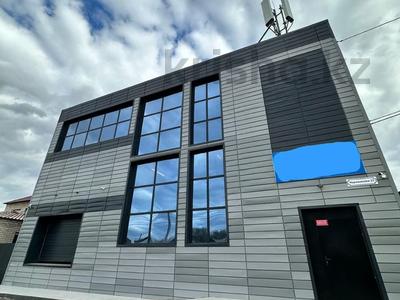 Продажа коммерческой недвижимости в Актюбинской обл.: Свободное назначение · 1050 м² за 250 млн 〒 Свободное назначение · 1050 м² за 250 млн 〒 в Актобе, мкр 11