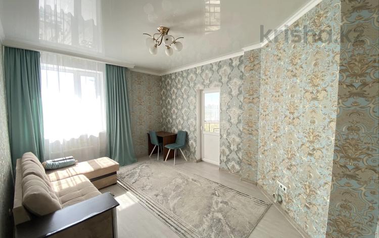 2-комнатная квартира · 65 м² · 11/13 этаж, Туркестан — С видом на Ботанический сад. Отличный район, закрытый облагороженный двор. Развитая инфраструктура - всё в шаговой доступности. Депозит. Коммуналка оплачивается отдельно. На длительный срок. Не более 3 человек (семья, девушки, разные варианты) за 375 000 ₸ в Астане, Есильский р-н — фото 2