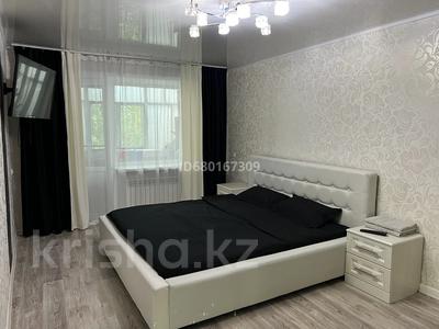 1-комнатная квартира, 50 м², 2/5 этаж посуточно, Республики 39/1 за 11 000 〒 в Темиртау
