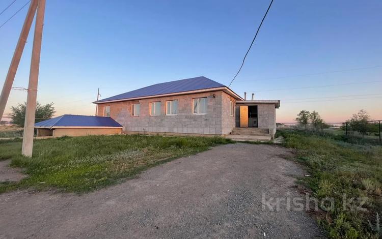 Отдельный дом · 8 комнат · 183.3 м² · 10 сот., Акжар-2 123 за 27 млн 〒 в Актобе, жилой массив Акжар-2 — фото 2