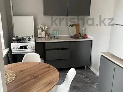4-комнатная квартира · 65 м² · 2/5 этаж, Бакытжана Байкадамова 32 за 350 000 〒 в Алматы, Бостандыкский р-н