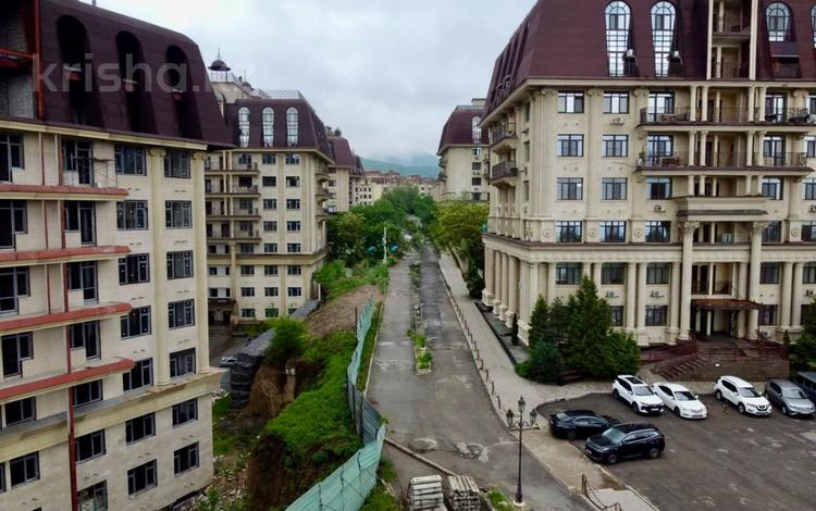 2-комнатная квартира · 120 м² · 3/7 этаж, Омарова 35/1 за 72 млн ₸ в Алматы, Медеуский р-н — фото 11