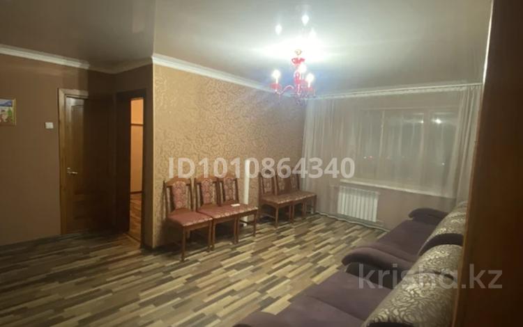 2-бөлмелі пәтер · 52 м² · 3/9 қабат, 1 микрорайон 7 В — Кожзавод, Маяк, Ертис рынок, бағасы: 17 млн ₸ в Семее — фото 2