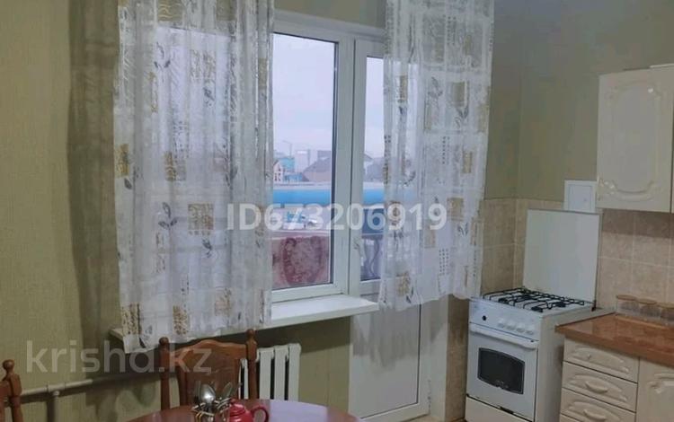 1-комнатная квартира · 60 м² · 3/9 этаж, Мусы Баймуханова 45а за 150 000 ₸ в Атырау, мкр Привокзальный-1 — фото 2