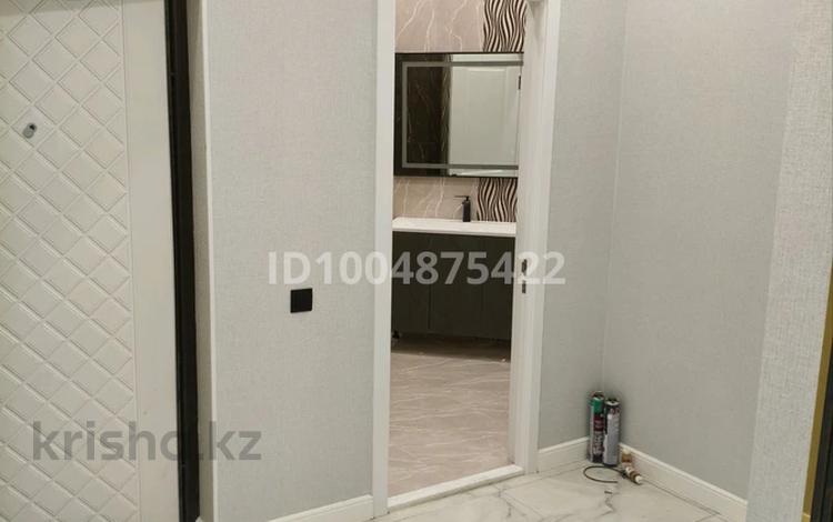 2-комнатная квартира · 68 м² · 8/8 этаж, 19-й мкр 45/3 за 15 млн ₸ в Актау — фото 2