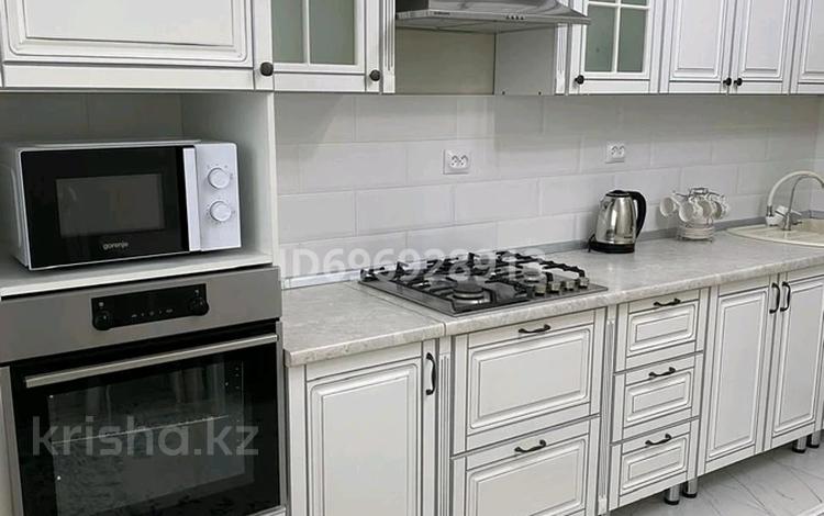 2-комнатная квартира · 80 м² · 2/9 этаж, мкр. Алтын орда, Газизы Жубановой 146к1 — Санкибай батыра за 17 990 〒 в Актобе — фото 2