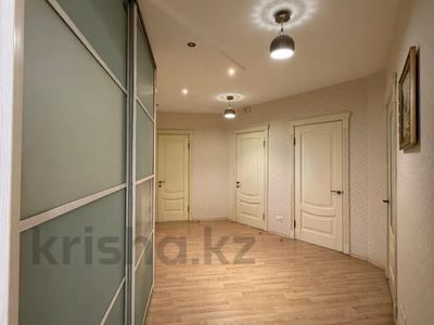 3-комнатная квартира · 120 м² · 3/7 этаж, мкр. Алтын орда, молдагуловой за 40 млн ₸ в Актобе