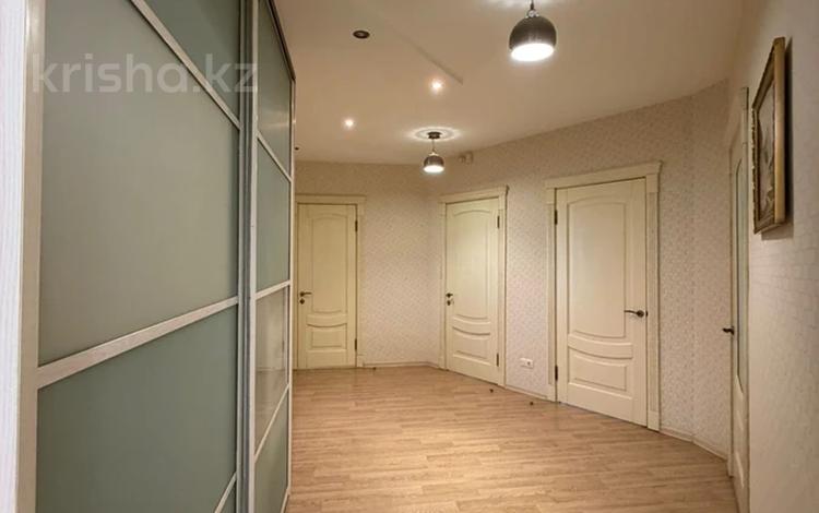 3-комнатная квартира · 120 м² · 3/7 этаж, мкр. Алтын орда, молдагуловой за 40 млн ₸ в Актобе — фото 2