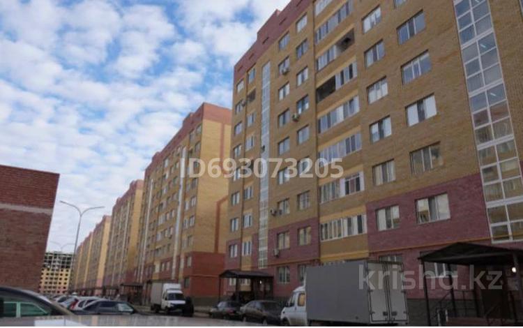 1-комнатная квартира, 40 м², 7/9 этаж, мкр Береке 31 за 12.3 млн 〒 в Атырау, мкр Береке — фото 2