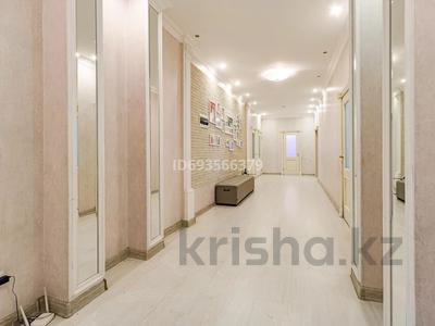 6-комнатная квартира, 250 м², 3/10 этаж, Агыбай батыр 1 за 100 млн 〒 в Астане, Сарыарка р-н