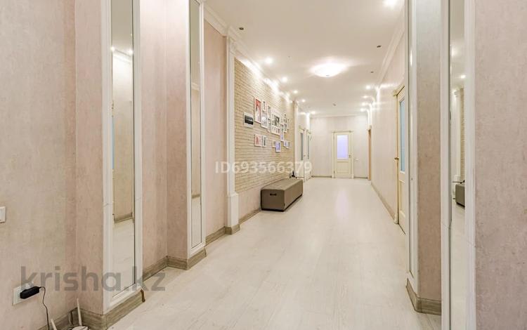 6-комнатная квартира, 250 м², 3/10 этаж, Агыбай батыр 1 за 100 млн 〒 в Астане, Сарыарка р-н — фото 2