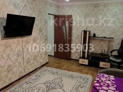 2-комнатная квартира · 47 м² · 3/5 этаж, 4 микрорайон — Магазин Курмет, ТЦ АзияПлаза, Казпочта за 150 000 〒 в Аксае