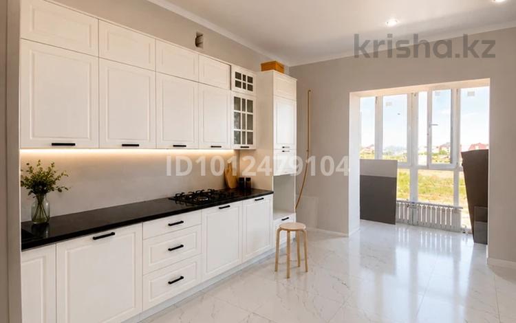 1-комнатная квартира · 55 м² · 1/3 этаж, мкр Старый Аэропорт 55 за 160 000 ₸ в Уральске — фото 2