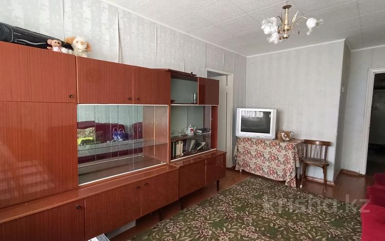 3-комнатная квартира, 57 м², 2/5 этаж, Металлургов 23/1 за 8.9 млн 〒 в Темиртау — фото 2