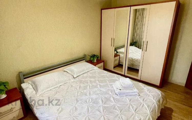 3-комнатная квартира · 70 м² · 2/5 этаж, ул. Ахмедияра Хусаинова 55 — Парк Кирова, Революция, Хусаинова 55 за 20 000 ₸ в Уральске, мкр Школьник — фото 2
