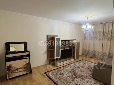 1-комнатная квартира, 35 м², 2/5 этаж помесячно, мкр №10 19 — Жандосова - Берегового за 200 000 〒 в Алматы, Ауэзовский р-н