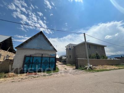 Продажа домов и дачи в Жамбылской обл.: Отдельный дом · 7 комнат · 240 м² · 12 сот., Әйтеке би 11 за 42 млн 〒 Отдельный дом · 7 комнат · 240 м² · 12 сот., Әйтеке би 11 за 42 млн 〒 в Мерке
