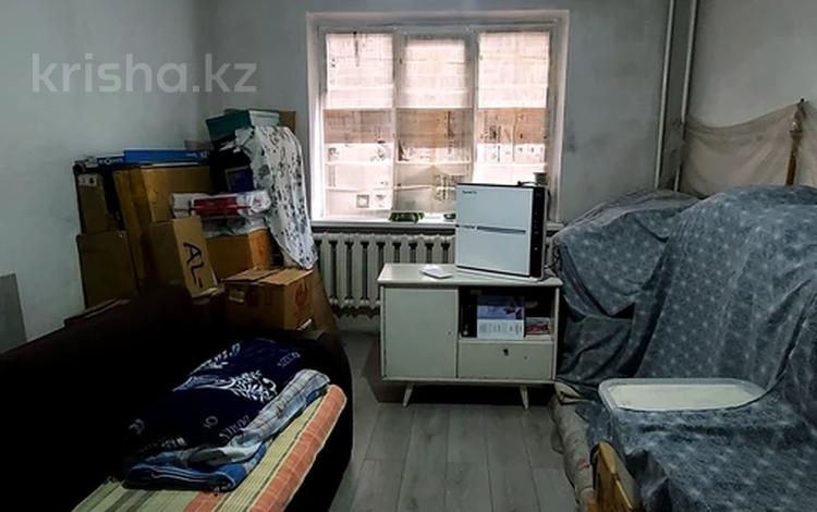 1-комнатная квартира, 42 м², 4/5 этаж, мкр Мамыр-2 10 за 25.9 млн 〒 в Алматы, Ауэзовский р-н — фото 2
