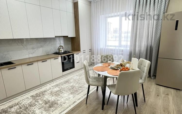 2-бөлмелі пәтер · 90 м² · 1/9 қабат, мкр. Алтын орда, микрорайон Батыс-2 352, бағасы: 35.5 млн ₸ в Актобе — фото 2