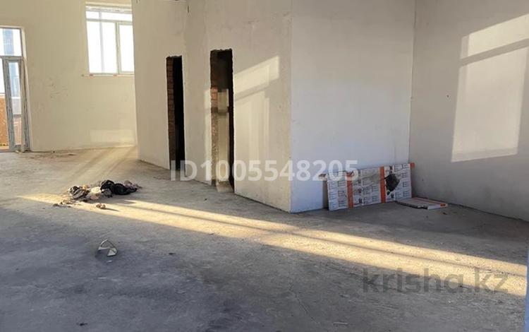 Свободное назначение, офисы, склады, общепит, салоны красоты, медцентры и аптеки, образование, кабинеты и рабочие места, студии · 170 м² за 800 000 〒 в Караганде, Казыбек би р-н — фото 2