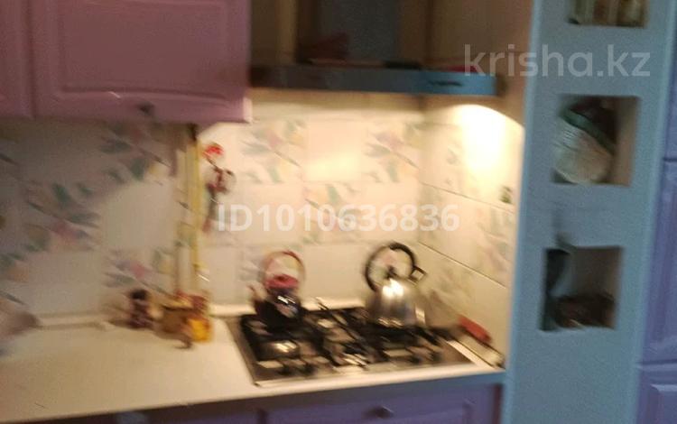 3-бөлмелі пәтер · 72 м² · 2/5 қабат, 8-й мкр 13 — Школа ,8, бағасы: 26 млн ₸ в Актау — фото 2