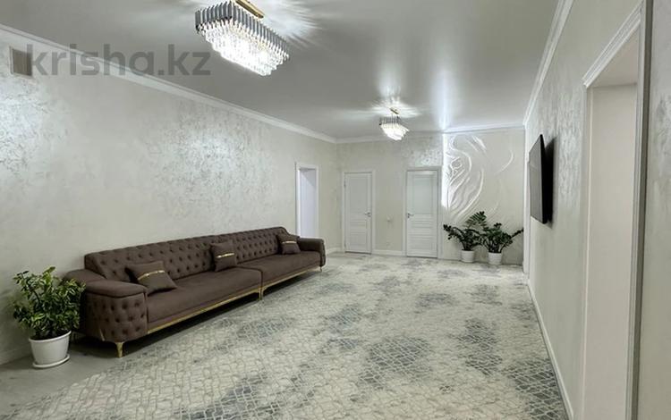 5-бөлмелі пәтер · 230 м² · 1/5 қабат, мкр. Алтын орда 42, бағасы: 78 млн ₸ в Актобе — фото 2