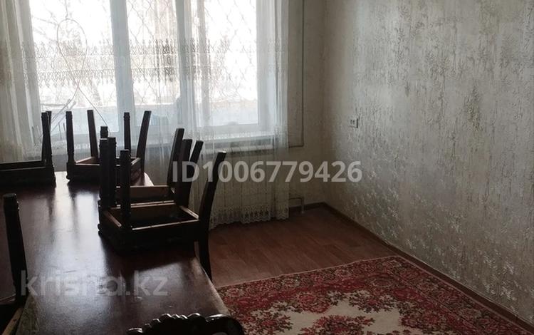 2-комнатная квартира · 45 м² · 2/5 этаж, мкр Салтанат 6 за 110 000 ₸ в Таразе — фото 2