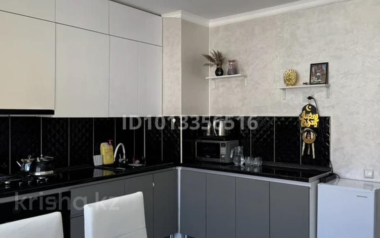 2-бөлмелі пәтер · 75 м² · 7/9 қабат, Алмагүл ш/а. 4, бағасы: 27 млн ₸ в Атырау, мкр. Алмагуль — фото 2