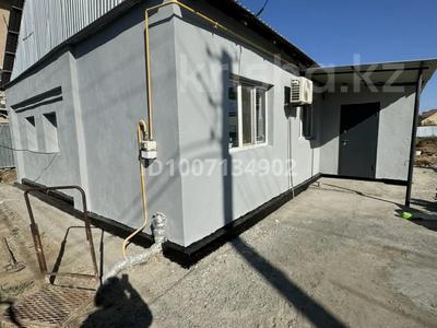 Отдельный дом · 3 комнаты · 75 м² · 10 сот., мкр Мунайшы, 10 46 за 22.7 млн 〒 в Атырау