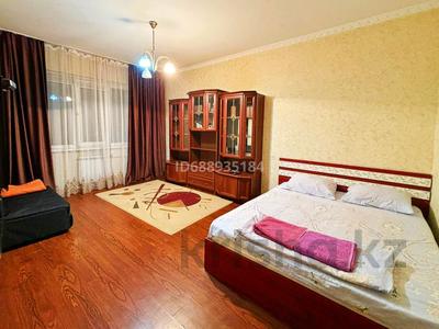 1-комнатная квартира, 40 м², 5/9 этаж посуточно, мкр Аксай-2 за 9 000 〒 в Алматы, Ауэзовский р-н