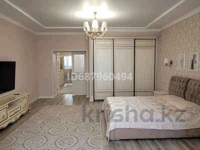 3-комнатная квартира, 115 м², 6/10 этаж помесячно, мкр. Алтын орда, С. Байшева 7А/1 — Сбоку Метро. за 400 000 〒 в Актобе, мкр. Алтын орда