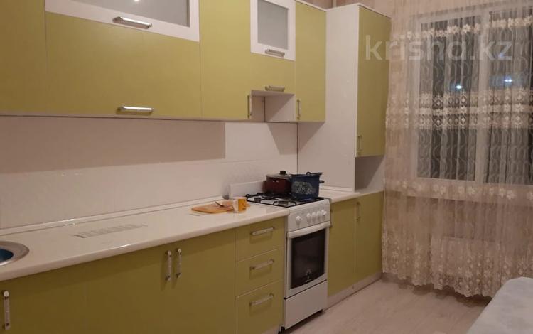 2-комнатная квартира · 70 м² · 3/6 этаж, мкр Кокжиек 12 за 250 000 ₸ в Алматы, Жетысуский р-н — фото 2