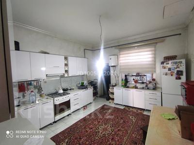 Отдельный дом · 7 комнат · 330 м² · 10 сот., Көкбайрақ 56 — Район Ортақ, үлкен жолдың бойында, 22 мектептің қасында за 100 млн 〒 в Туркестане