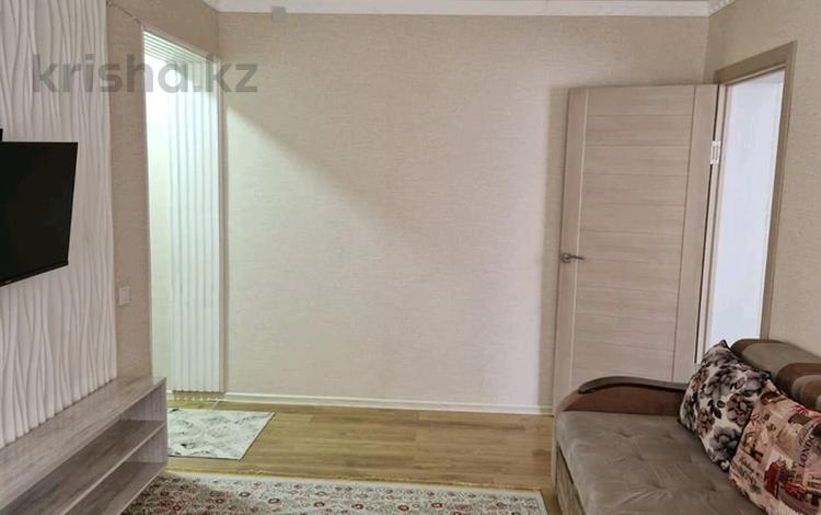 2-комнатная квартира, 45 м², 2/3 этаж, момушылы 9а за 22 млн 〒 в Шымкенте — фото 2