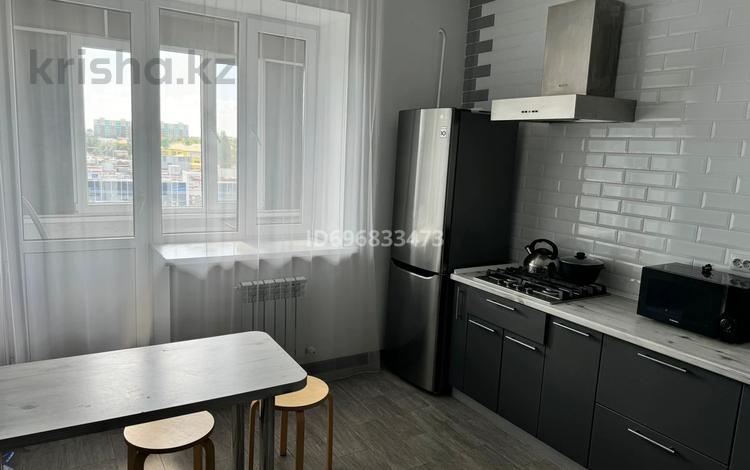 1-комнатная квартира · 55 м² · 4/5 этаж, Абулхаирхана 177/1 за 170 000 ₸ в Уральске — фото 2