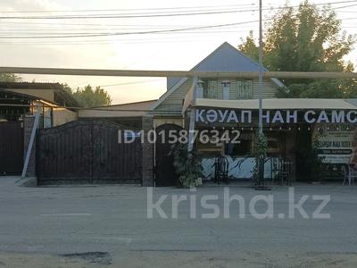 Отдельный дом · 4 комнаты · 150 м² · 13 сот., Абая 20 — В Пос Абай по Центральной улице 1- я линия. за 150 млн ₸