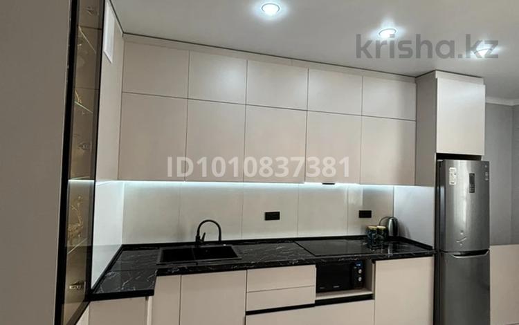 2-комнатная квартира · 53 м² · 7/12 этаж, мкр Акжайык, Байдибек би 113/4 — Площадь Наурыз за 230 000 ₸ в Шымкенте, Абайский р-н — фото 2