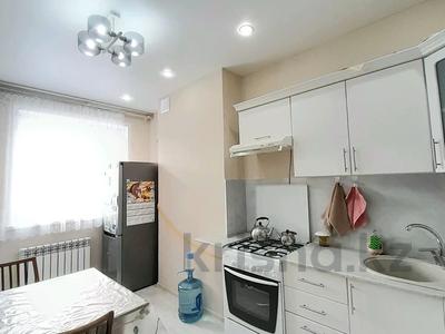 2-бөлмелі пәтер · 55 м² · 7/10 қабат, Самал — 10мкр-н, ГЭН, 37школа, бағасы: 23.5 млн ₸ в Уральске