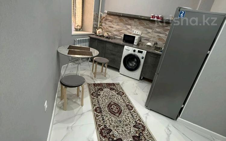 1-бөлмелі пәтер · 45 м² · 3/7 қабат, 17-ш/а. 107, бағасы: 2 000 ₸ в Актау, 17-й мкр — фото 2