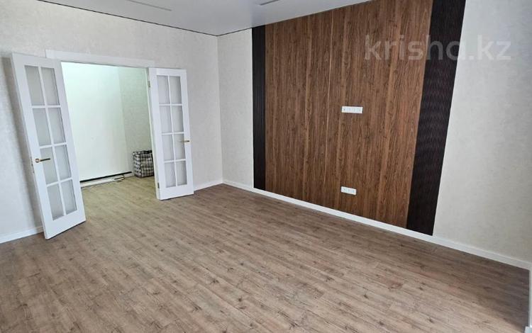 3-бөлмелі пәтер · 99.81 м² · 8/9 қабат, Набережная 49в, бағасы: 75 млн ₸ в Костанае — фото 2