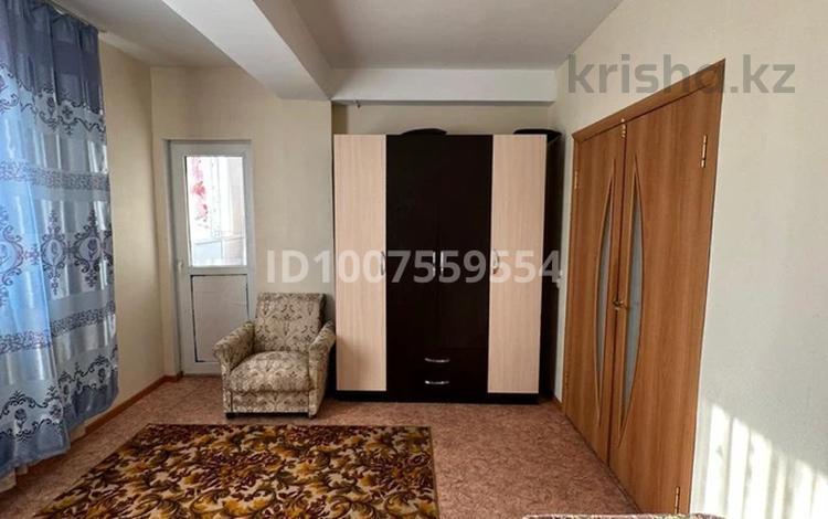 1-бөлмелі пәтер · 54 м² · 2/5 қабат, Абая — По улице Абая рядом магазин Нурбол,круглосуточно каспи, бағасы: 85 000 ₸ в Сатпаев — фото 2