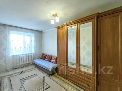 2-комнатная квартира, 43 м², 1/5 этаж, Майкудук, 13 микрорайон 36 — 50 лет Казахстана за 9.2 млн 〒 в Караганде, Алихана Бокейханова р-н