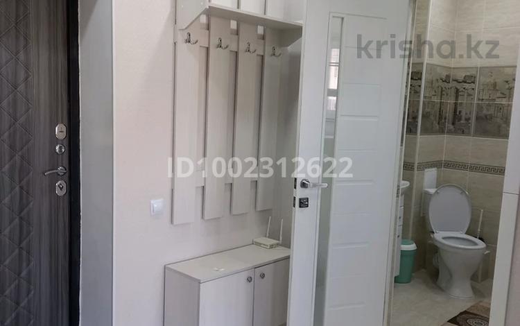 1-комнатная квартира · 43 м² · 3/10 этаж, мкр. Алтын орда 9Б — Возле ресторана "1001-ночь " за 10 000 〒 в Актобе — фото 2