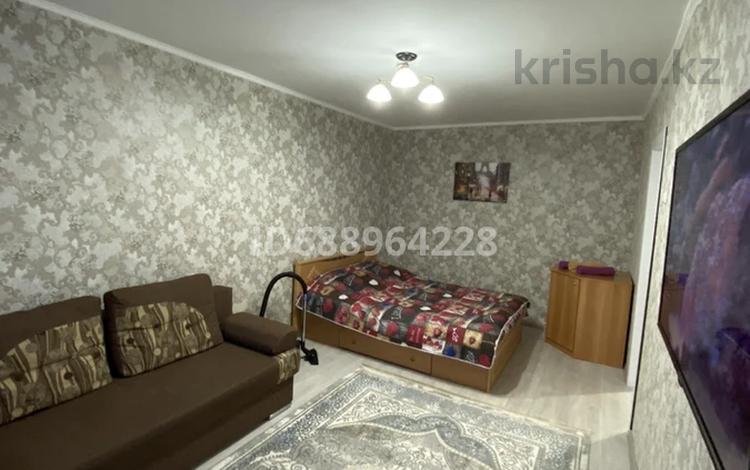 1-комнатная квартира, 32 м², 3/5 этаж посуточно, Беркимбаева за 7 000 〒 в Экибастузе — фото 2