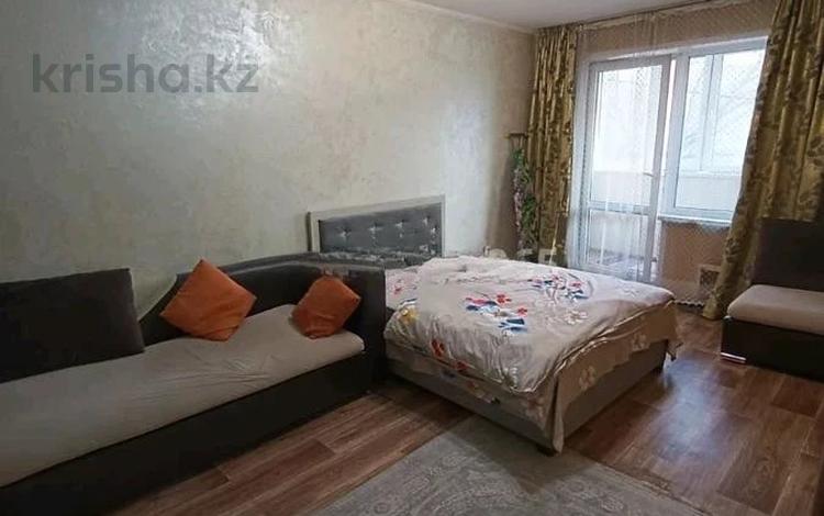 1-комнатная квартира · 33 м² · 2/5 этаж, мкр Аксай-2 45 за 24 млн ₸ в Алматы, Ауэзовский р-н — фото 2