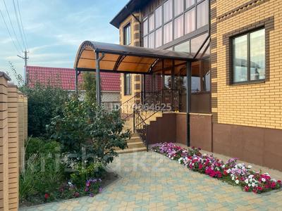 Отдельный дом · 8 комнат · 454 м² · 10 сот., Саяхат за 83 млн ₸ в Актобе, жилой массив Жанаконыс