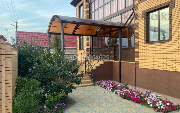 Отдельный дом · 8 комнат · 454 м² · 10 сот., Саяхат за 83 млн ₸ в Актобе, жилой массив Жанаконыс — фото 4