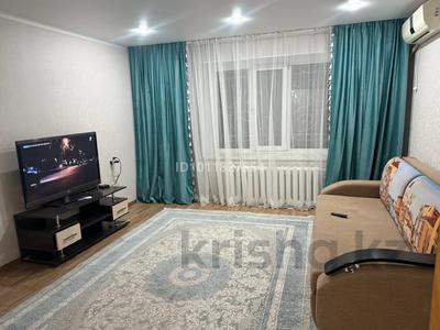 2-комнатная квартира · 60 м² · 1/5 этаж, мкр Кунаева 63 за 15 000 ₸ в Уральске