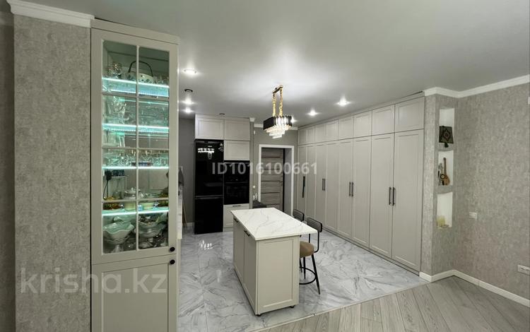 3-бөлмелі пәтер · 88 м² · 5/9 қабат, Исы Байзакова 133, бағасы: 68 млн ₸ в Павлодаре — фото 2
